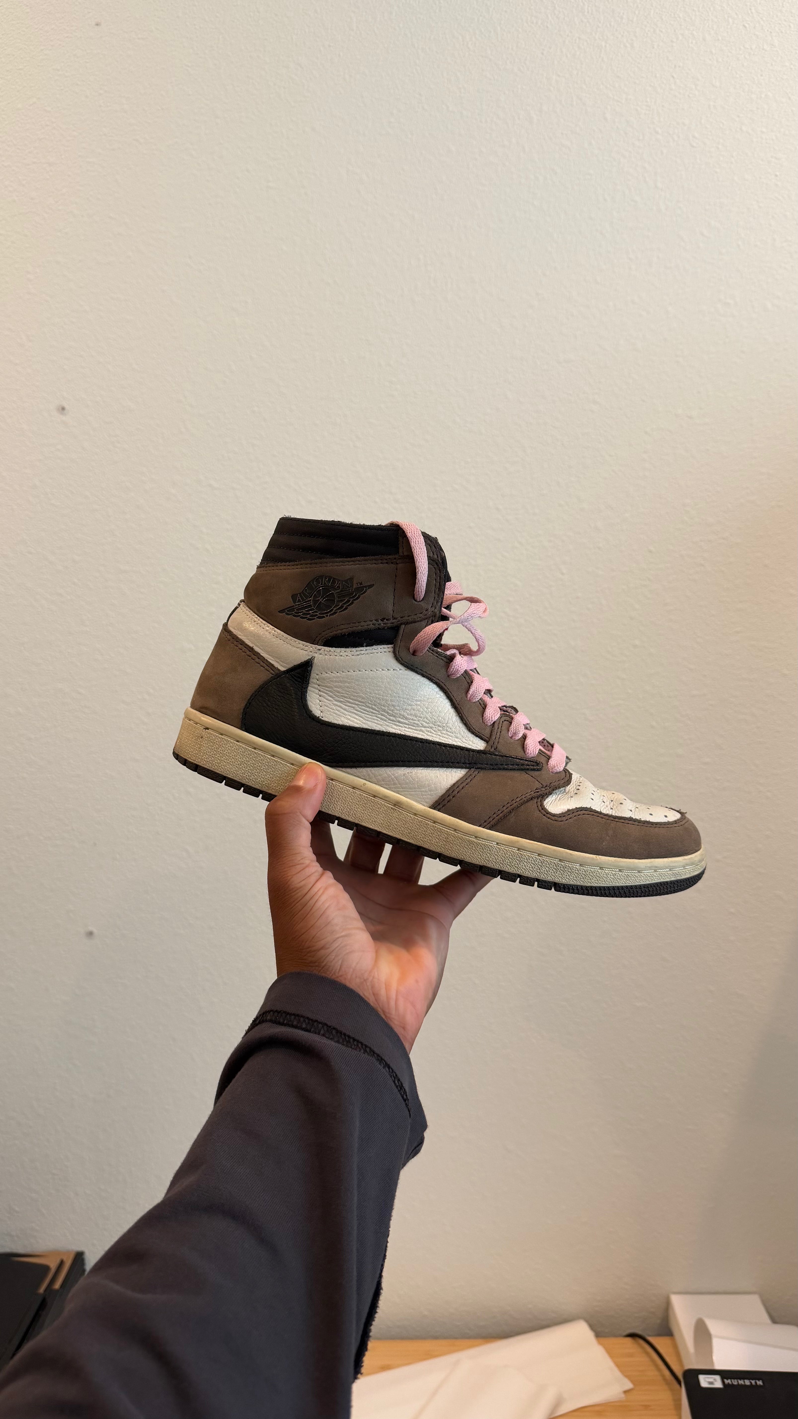 Travis Scott AJ1